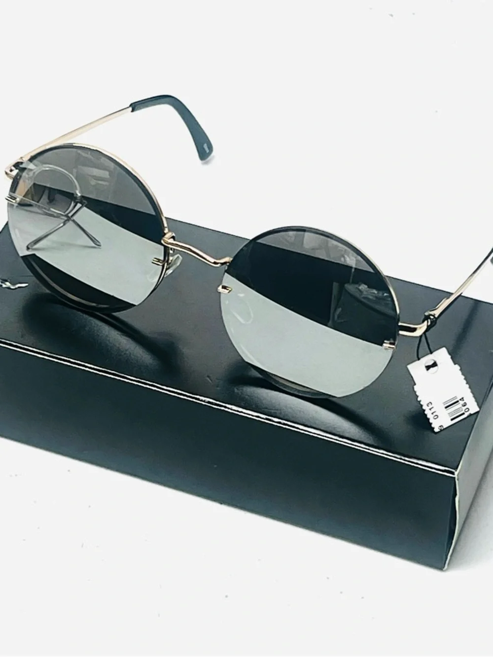 Round Two-Tone Lens Sunglasses in Black and Silver